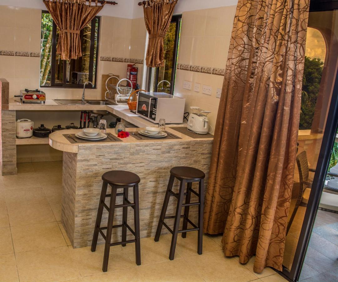 Les Elles Guesthouse Self Catering Baie Lazare  外观 照片